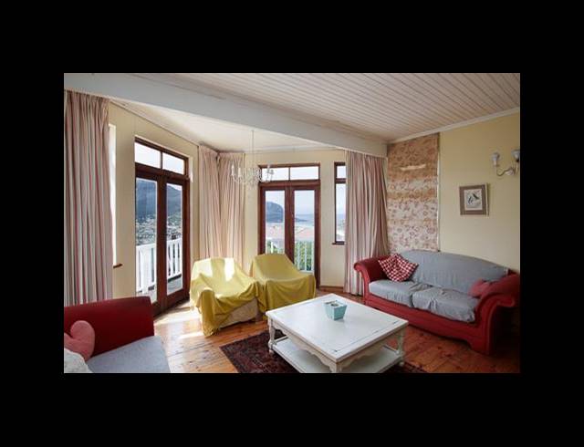 6 BEDROOM HOUSE FOR SALE IN FISH HOEK